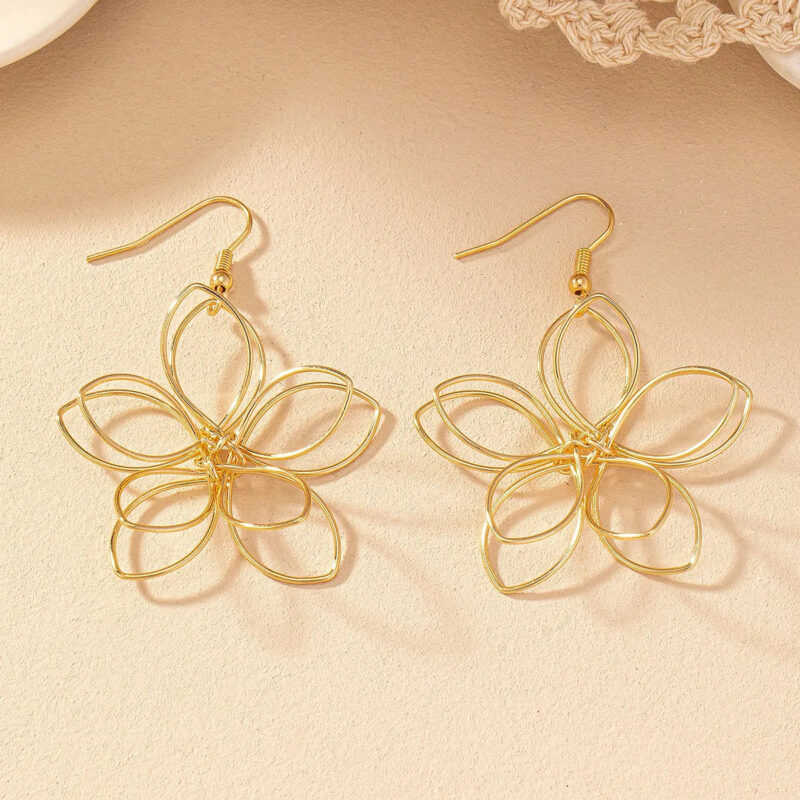 Elegant Wire Floral Earrings - Image 3
