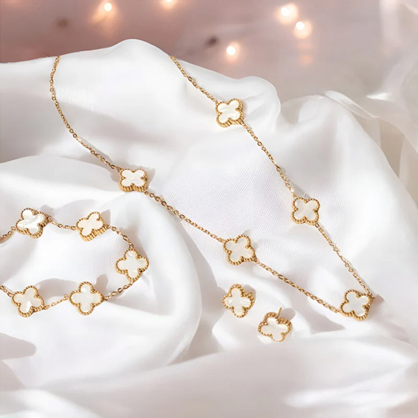 Clover Full Necklace