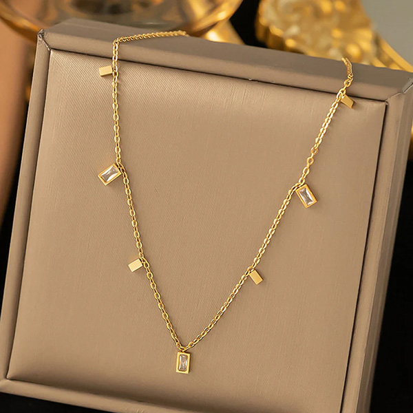 Delicate Geometric Chain