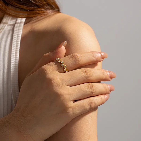 Golden Dewline Crystal Ring