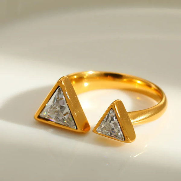 Twin Prism Geometric Ring